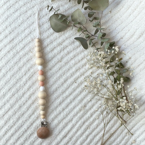 ✨HP✨Neutral Silicone and Wood Bead Pacifier/Teether Clip - Picture 2 of 6